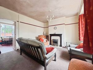 Lounge- click for photo gallery